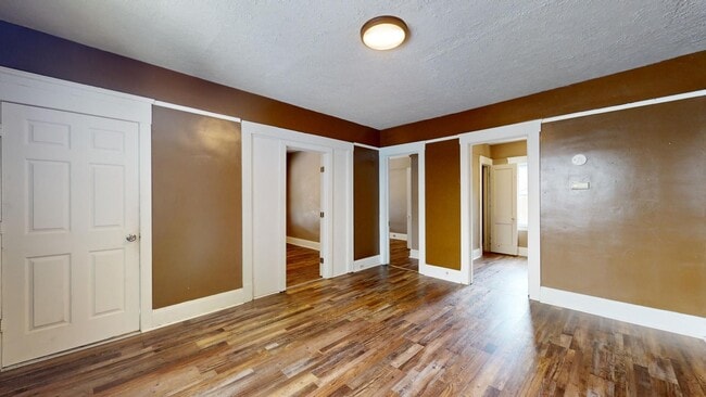 Building Photo - 4104 Clybourne