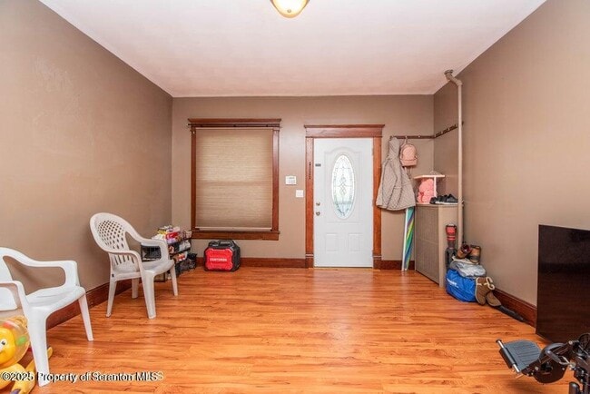 Building Photo - 947 William St