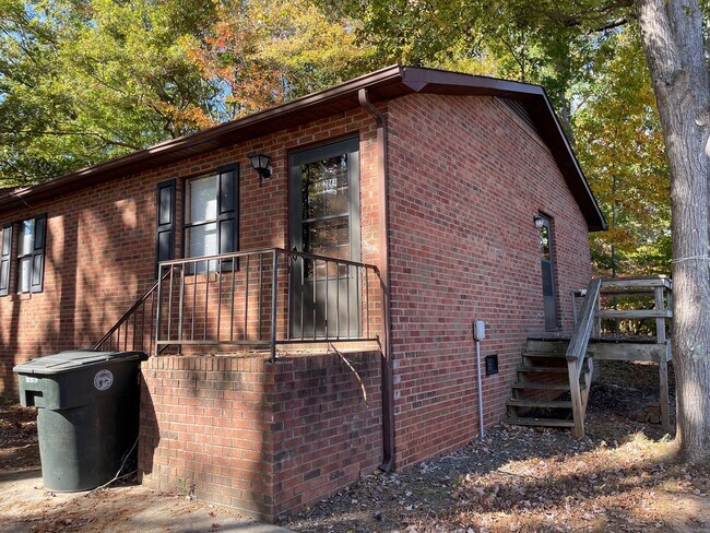 Building Photo - 352