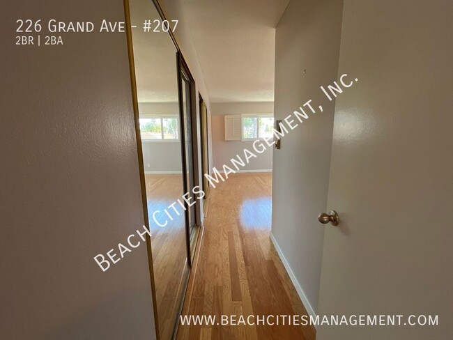 Building Photo - Large 2 Bedroom, 2 Bath Condo with 2 Parki...