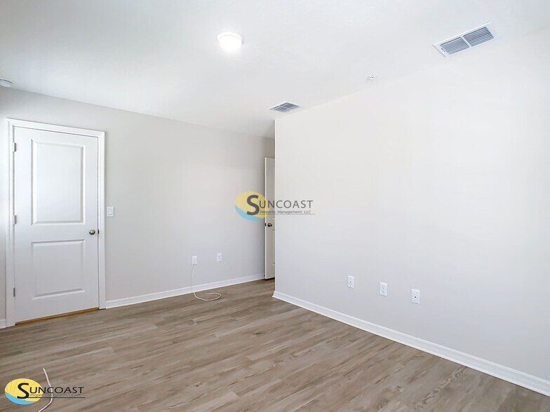 Building Photo - 3821 SW 43rd Ct