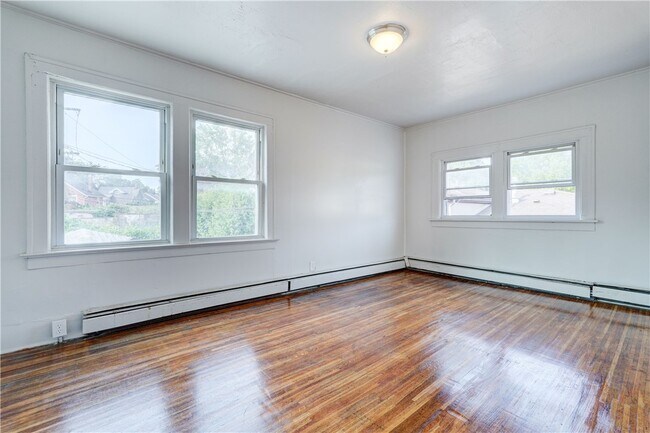 Building Photo - 2247 Clifford Ave