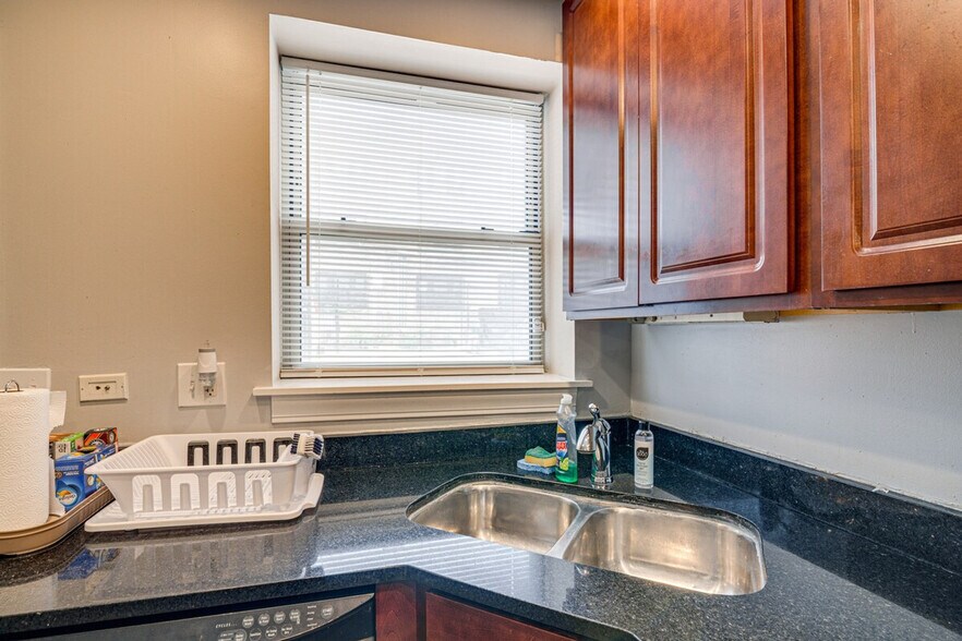 Building Photo - 6210 S Evans Ave