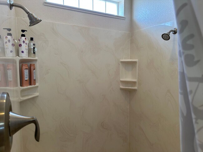 Building Photo - Fully Furnished Short-Term Rental in Fort Mohave-3BD/2BA