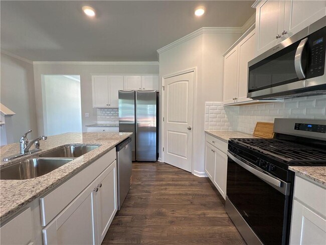 Building Photo - 61 Biltmore Pl