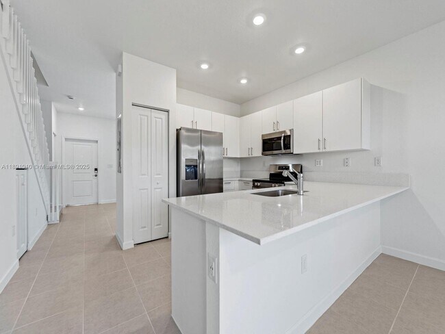 Building Photo - 1505 SE 27th Rd