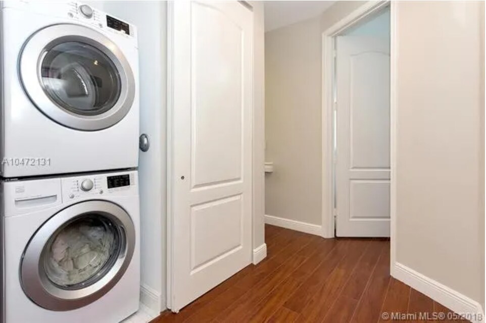Building Photo - 583 NW 35th Pl