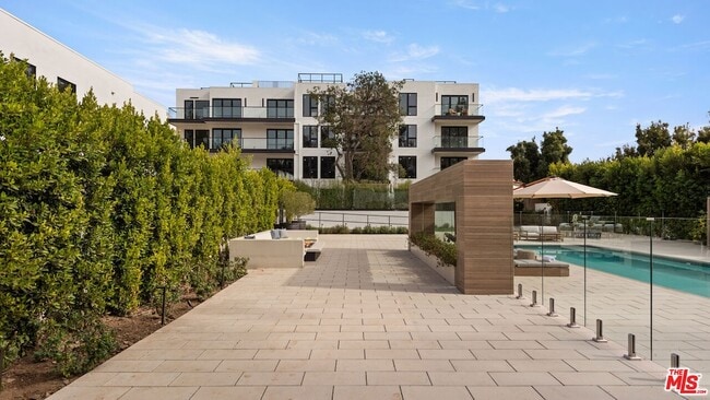 Building Photo - 505 S Barrington Ave