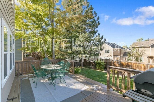 Building Photo - 829 W Sparrow Hawk Dr