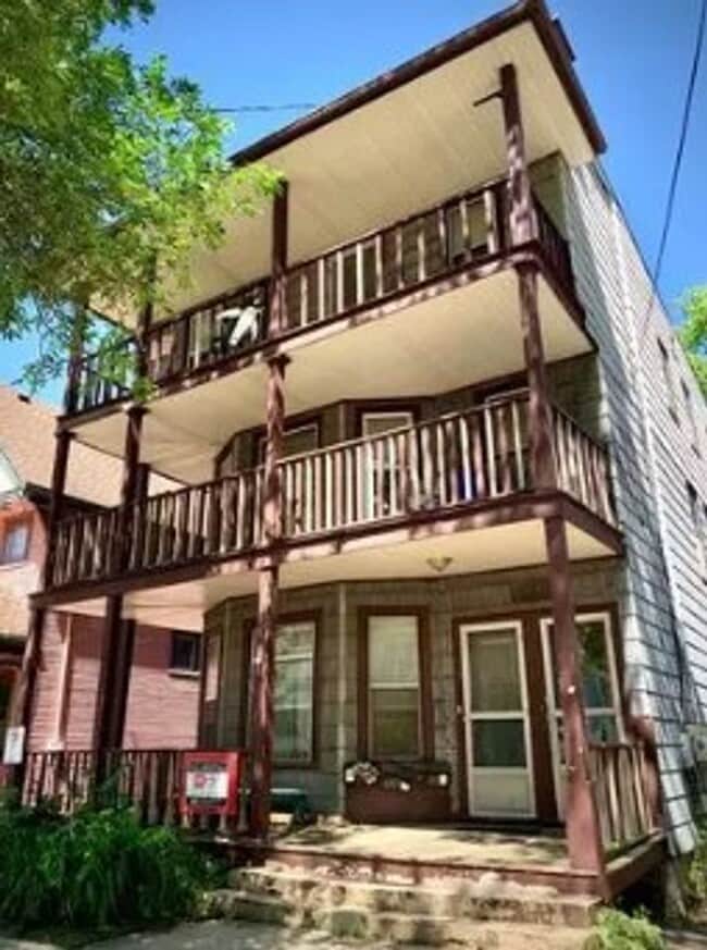 Building Photo - Williamson Tri-plex