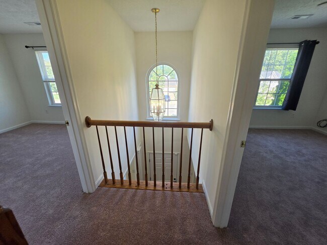 Building Photo - 558 Windsong Dr
