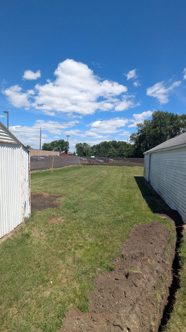 Building Photo - 2 bedroom available in Evansdale