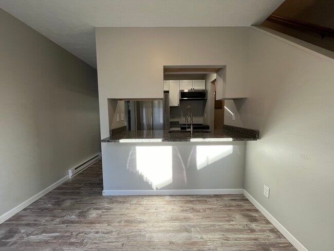 Building Photo - 200 Forest Ln