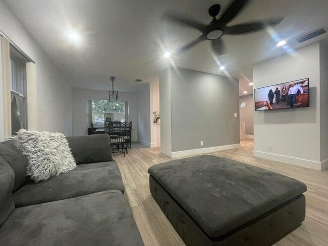 Building Photo - 4231 NW 1st Dr