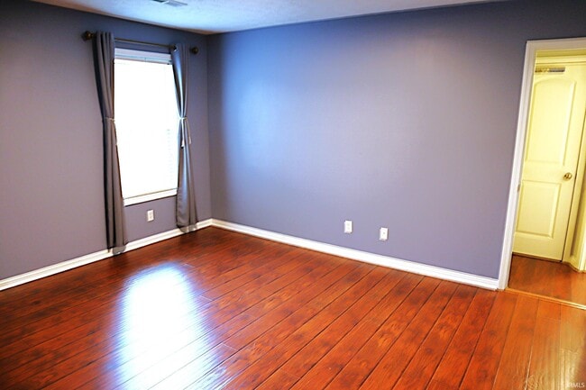 Building Photo - 3900 Bronson Ln