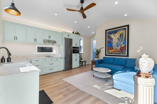 Building Photo - 402 Haydon St