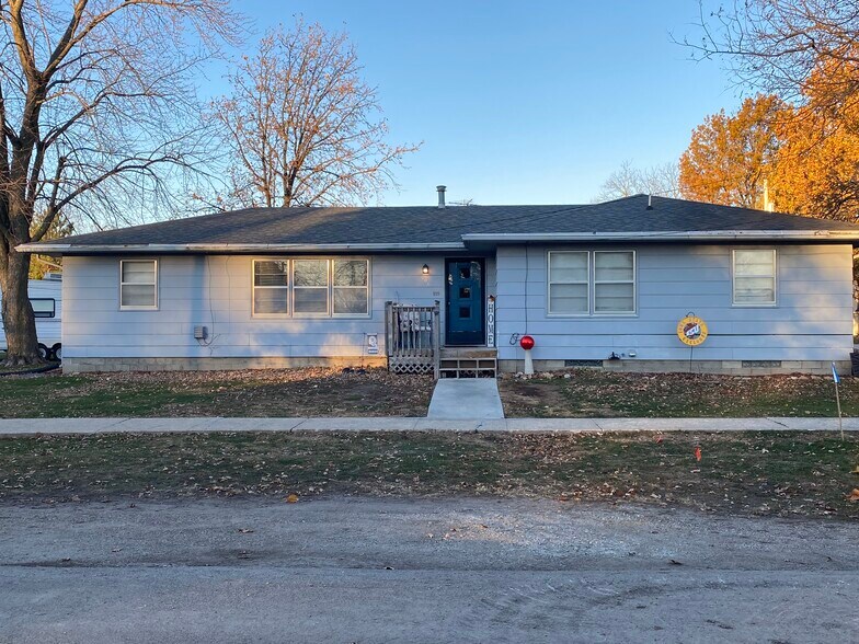 Unit 1 on left side of the unit - 406 N Main St