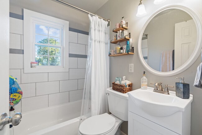 Bathroom #1 - 5525 Jahnke Rd