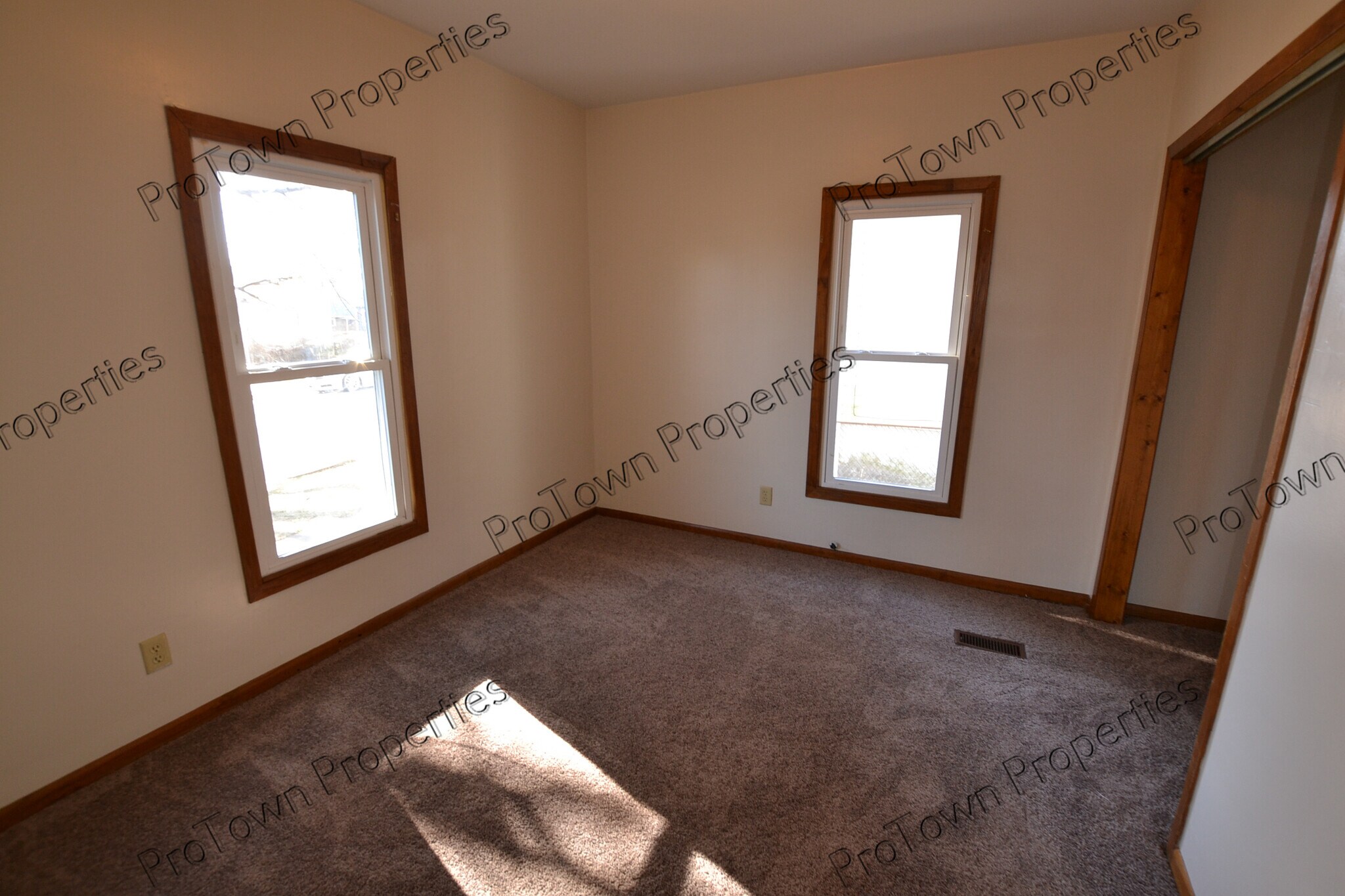 Building Photo - 711 N Hickory St