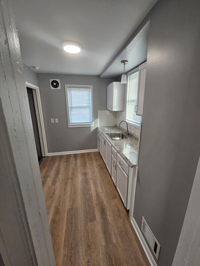 Building Photo - 4196 Buckingham