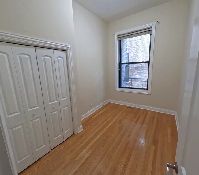 Building Photo - 851 N La Salle Dr