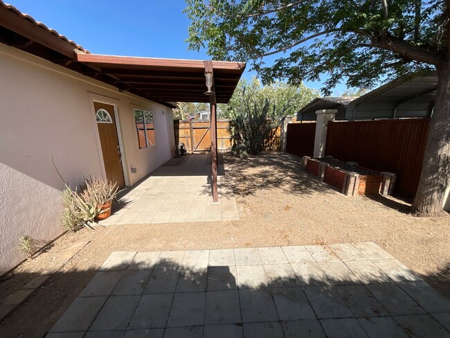 Building Photo - Central Tucson, close to University of Ari...