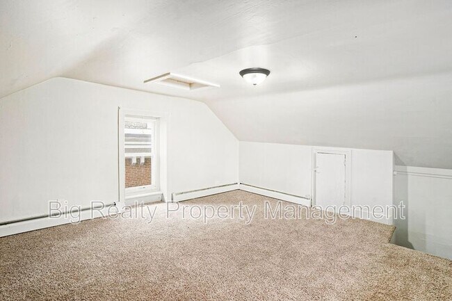 Building Photo - 40 E 3rd St