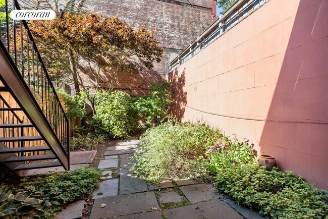 Building Photo - 188A 6th Ave