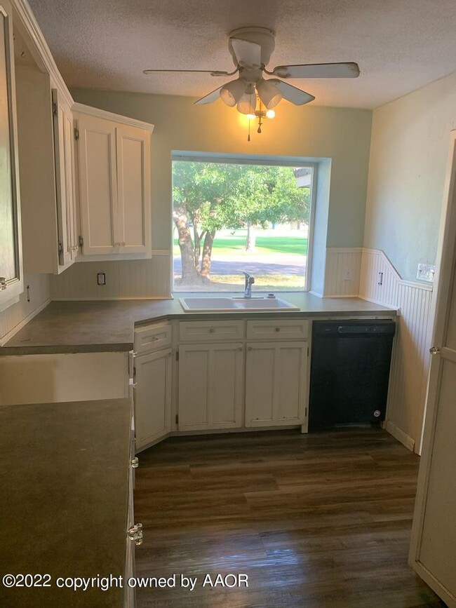 Building Photo - 3414 Meadow Dr