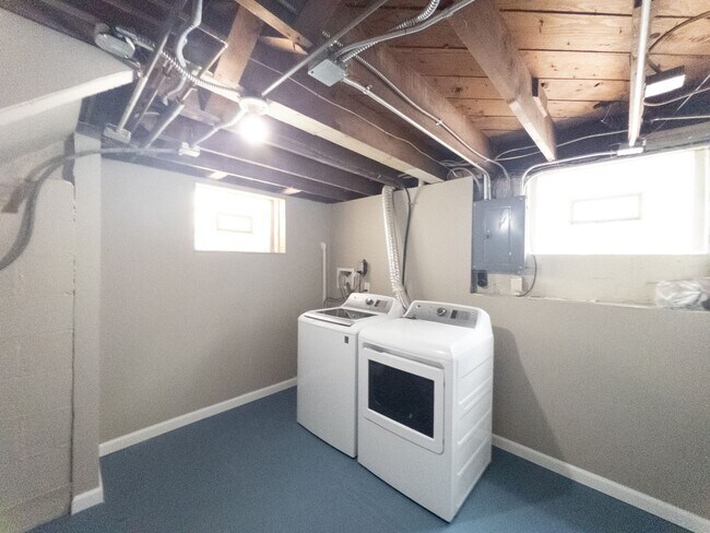 Building Photo - 5039 Miami St