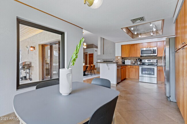 Building Photo - 5735 E Campo Bello Dr