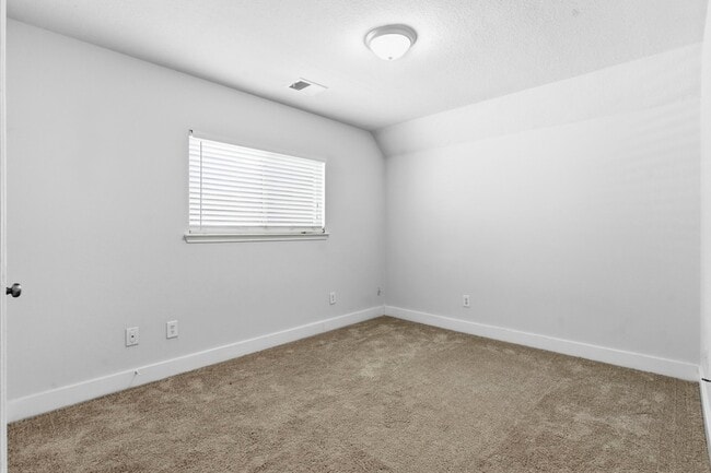 Building Photo - 3947 Carriage Park Row