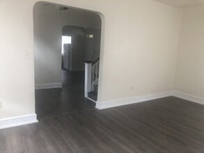 Building Photo - Move in ready!! Charming 4 Bedroom home!!