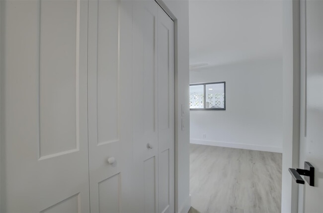 Building Photo - 2155 NE 56th Ct