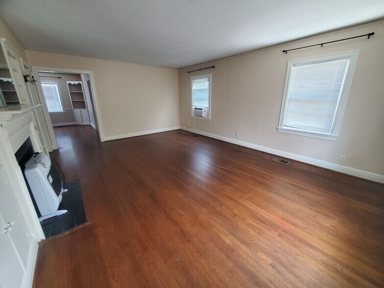 Living room - 4309 Avenue N