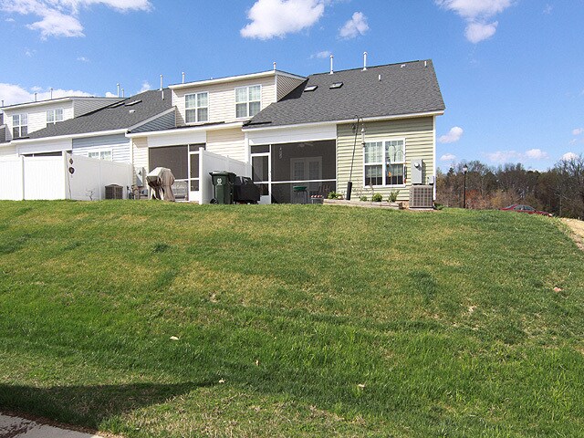 Building Photo - Spacious End Unit Townhome Convenient to Brier Creek!