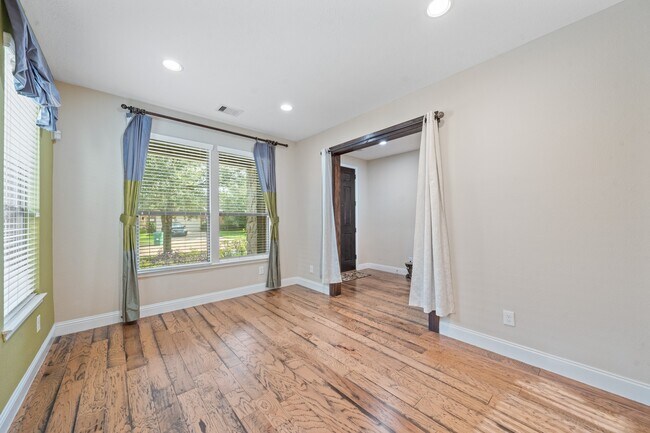 Building Photo - 16514 Sheffield Run Dr