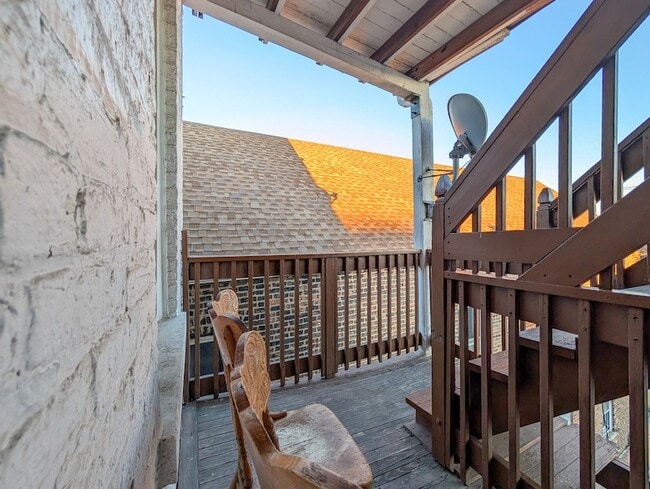 Building Photo - 2025 W Coulter St