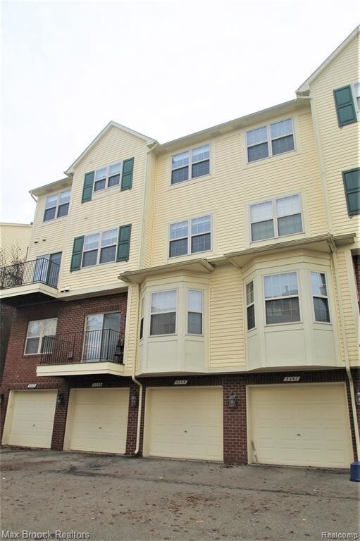 Building Photo - 3243 Camden Dr