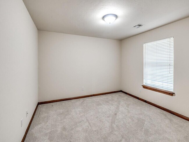 Building Photo - 2121 Mill Creek Way