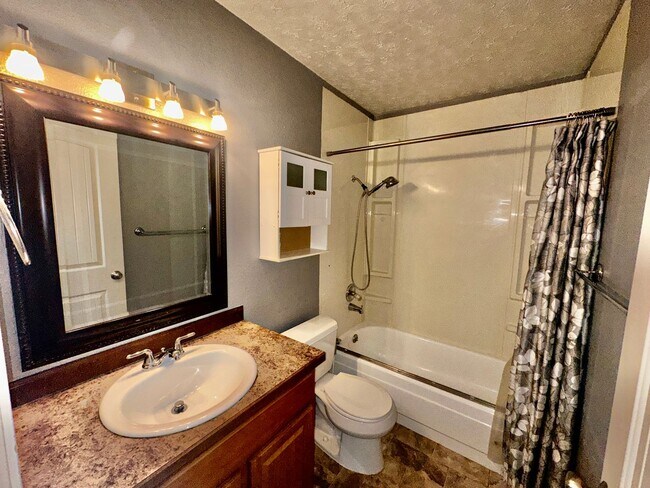 Building Photo - 10840 Delta Cir