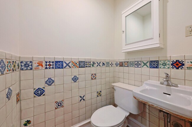 Building Photo - 2807 Hatley Dr