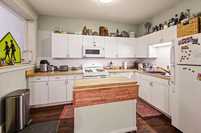 Building Photo - 4854 N Albany Ave