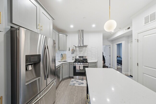 Building Photo - 68 Edson St