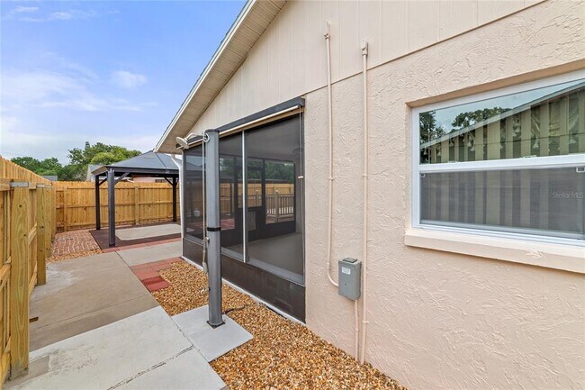 Building Photo - 4243 Chipmunk Dr
