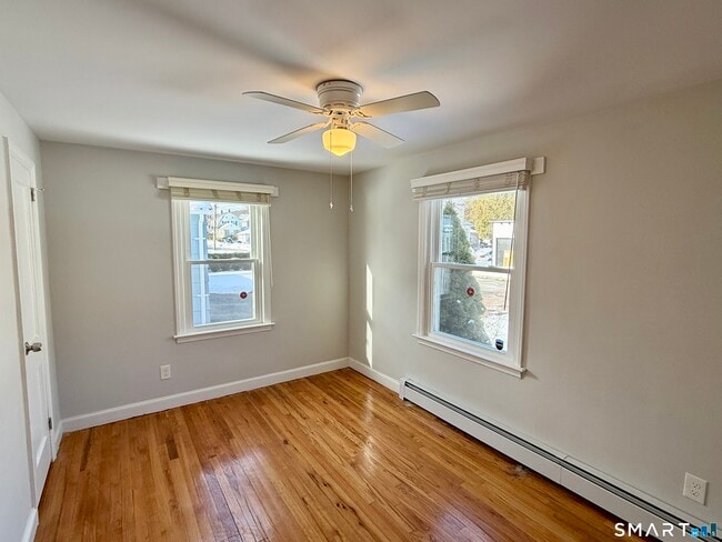 Building Photo - 148 Lois St