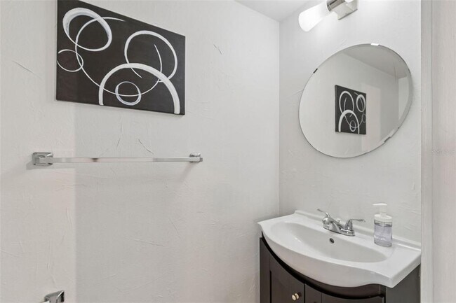 Building Photo - 607 Bough Ave