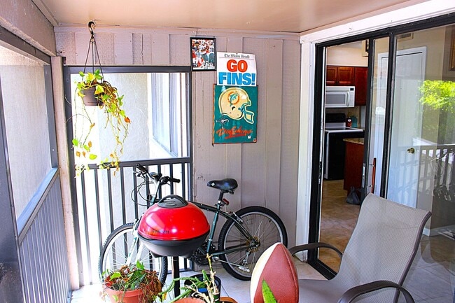 Building Photo - Lovely home in  Windhover Condos