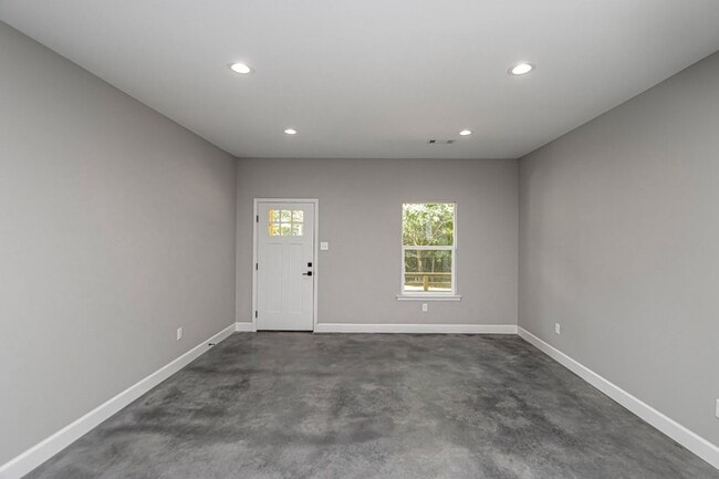 Building Photo - 1621 Wilson Rd