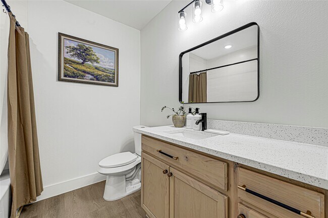 Building Photo - 1008 Danube St